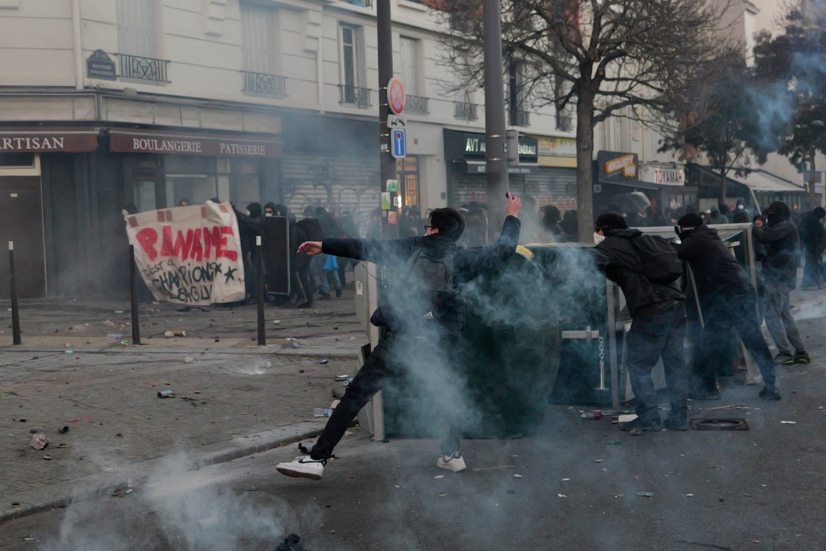 Nueva jornada de violentos disturbios en Francia: al menos 300 detenidos durante las protestas de radicales e ‘islamoizquierda’