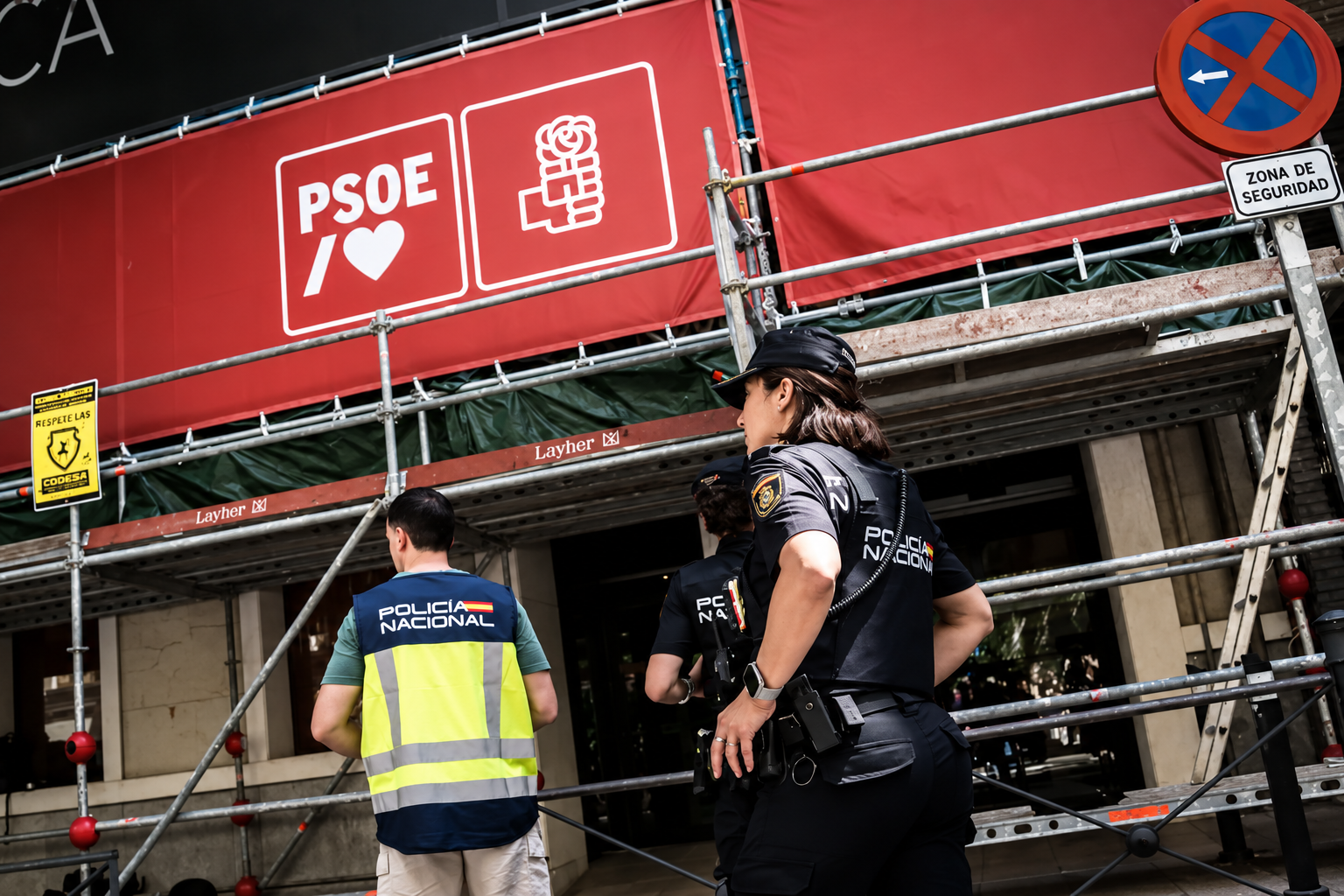 La doble imputación del PSOE, más cerca que nunca: la UCO descubre descuadres relevantes y pagos «ininteligibles» y el partido se niega a informar del caso cloacas