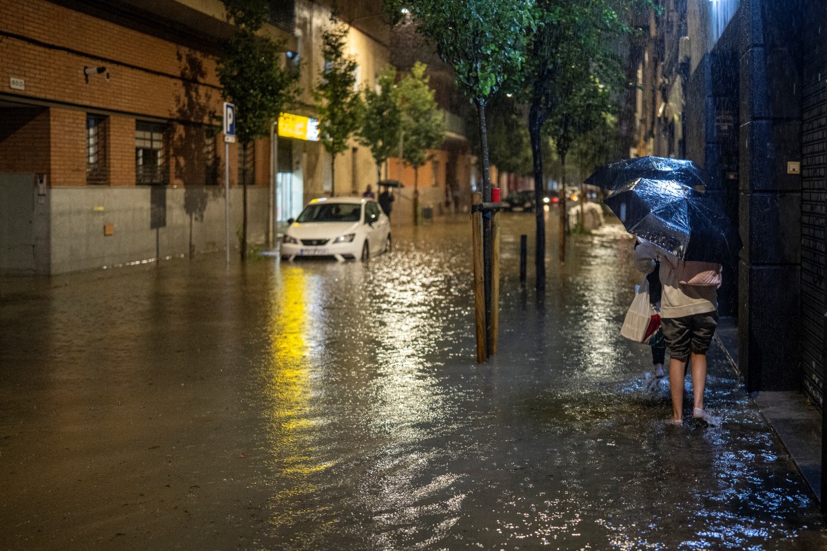 Dos muertos y al menos un desaparecido a causa del temporal que mantiene a Cataluña bajo alerta