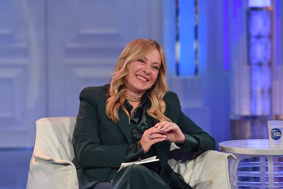 El partido de Giorgia Meloni sube al 26,8% mientras el Partido Demócrata cae a su mínimo desde 2024, según una encuesta