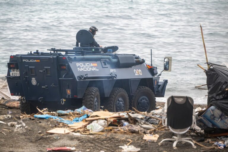 Sánchez actúa de cara a la campaña electoral: 500 invasores han sido desalojados de zonas periféricas de Ceuta en un operativo con más de 350 policías