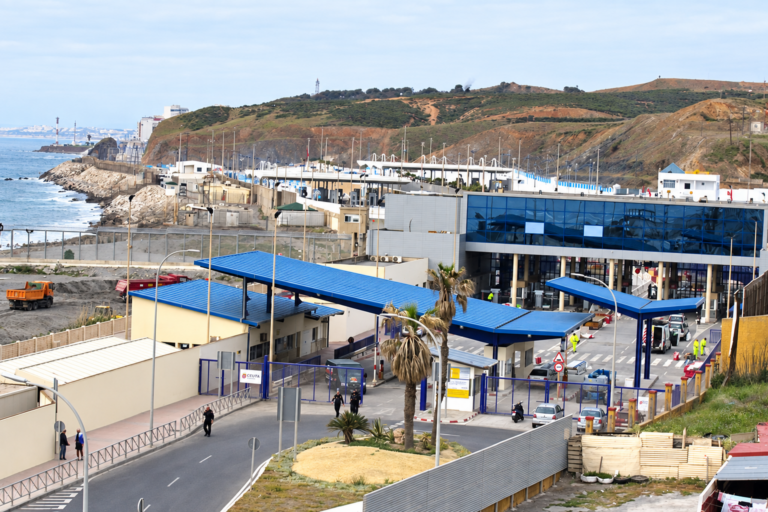 Marruecos endurece los controles fronterizos para los ciudadanos españoles: deberán presentar billetes de vuelta, reservas de hotel y ser interrogados