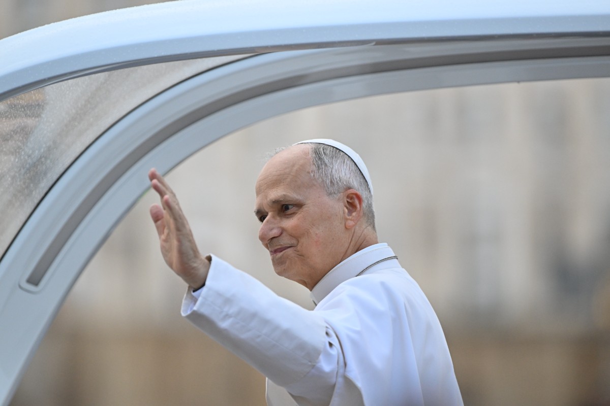 El papa León XIV retoma las audiencias públicas y se vuelve a subir al papamóvil tras su operación