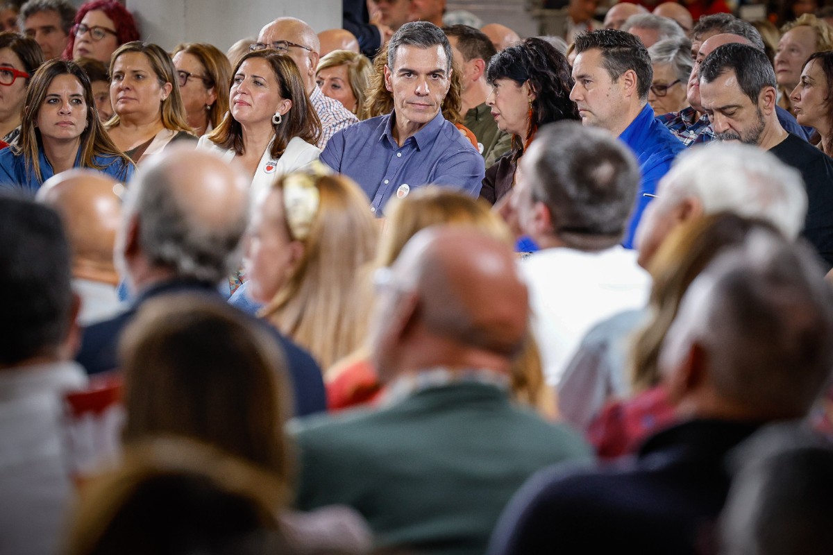 Sánchez ignora la imputación de Zapatero, le reivindica como «activo para el PSOE» y le pide que participe en campaña: «Tengo que hablar con José Luis»