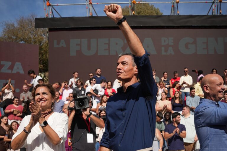 Sánchez miente sobre el voto por correo: lo presenta como alternativa para los trabajadores pero la legislación prevé permisos retribuidos para votar