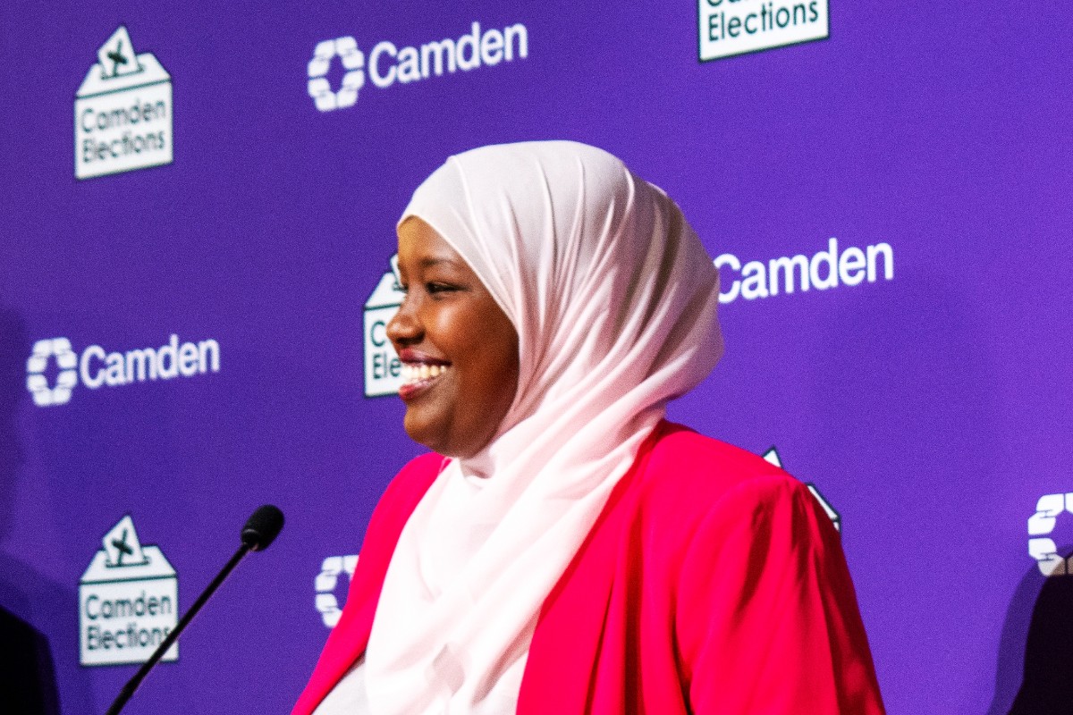 El símbolo del «gran reemplazo» en Reino Unido: una musulmana nacida en Somalia sustituye al ex primer ministro Starmer en el Parlamento