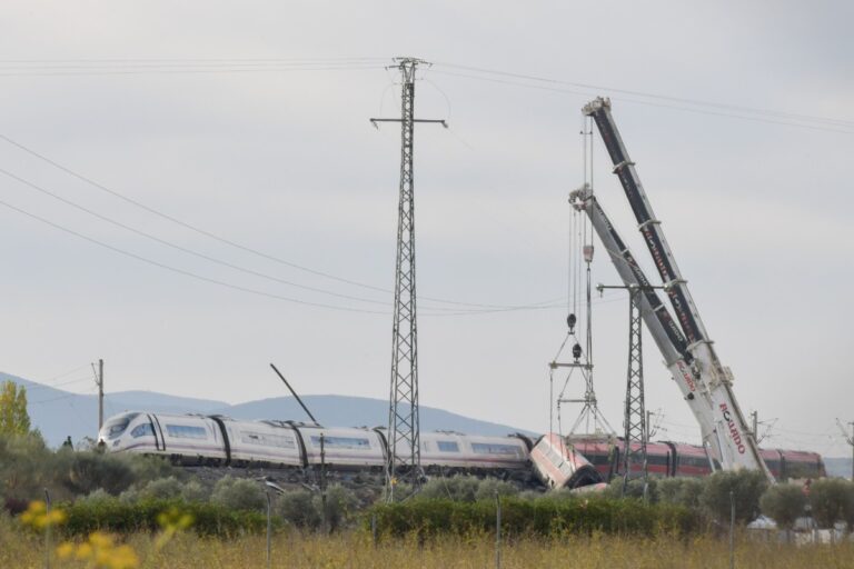 Operadores y maquinistas exigen cambios urgentes en los protocolos para garantizar la seguridad y limitar la velocidad de los trenes si fallan los sistemas de señalización