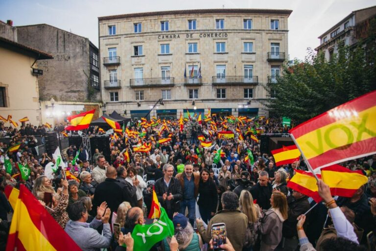Santiago Abascal pide en Avilés (Asturias) el apoyo a VOX para devolver España a los españoles: «Dadnos el 29-N un gran poder y nosotros haremos una gran transformación»