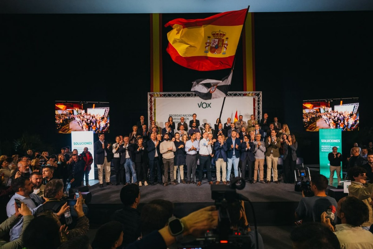 Santiago Abascal reitera en la presentación de candidatos de VOX para el 29-N que la «prioridad nacional», la remigración y la desregulación es «sentido común»