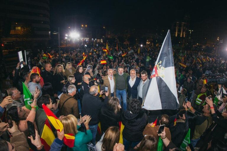 Santiago Abascal lanza en Zamora un mensaje de esperanza: «No estamos condenados ni a soportar a Pedro Sánchez ni a seguir padeciendo todas las consecuencias de estos ocho años de gobierno traidor»