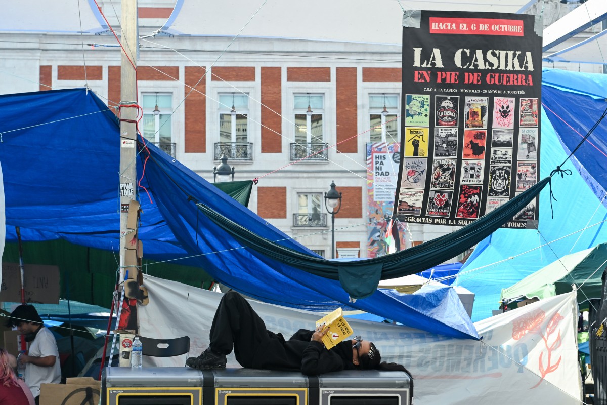 Denuncian la vandalización de un monumento conmemorativo a 13 víctimas de ETA en las inmediaciones de la acampada de Sol