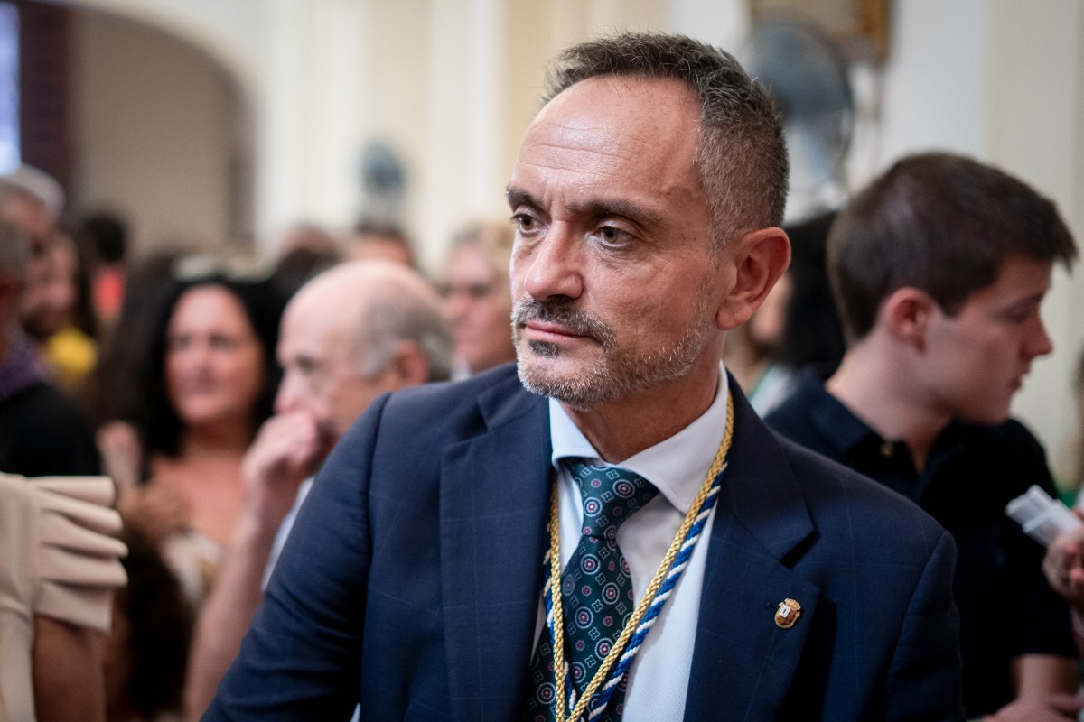El alcalde de Móstoles (PP) se exculpa del borrado de correos electrónicos de la exconcejal que le denunció por acoso laboral