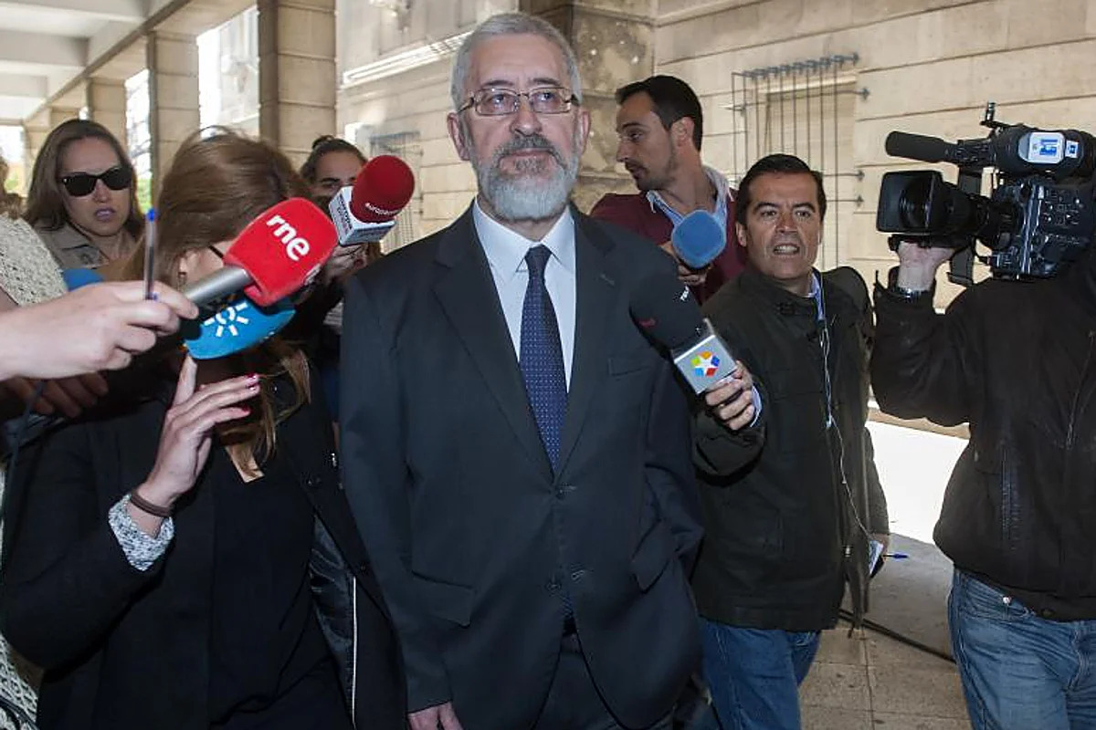 Más corrupción socialista: imputan a un sobrino de Felipe González y a otros 17 ex altos cargos del PSOE por desvío de fondos en el caso ERE