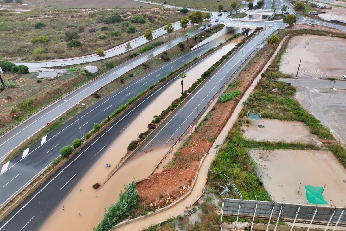 Ríos desbordados, decenas de rescates e inundaciones en las comarcas levantinas de la Safor y la Marina tras el paso de otra dana devastadora