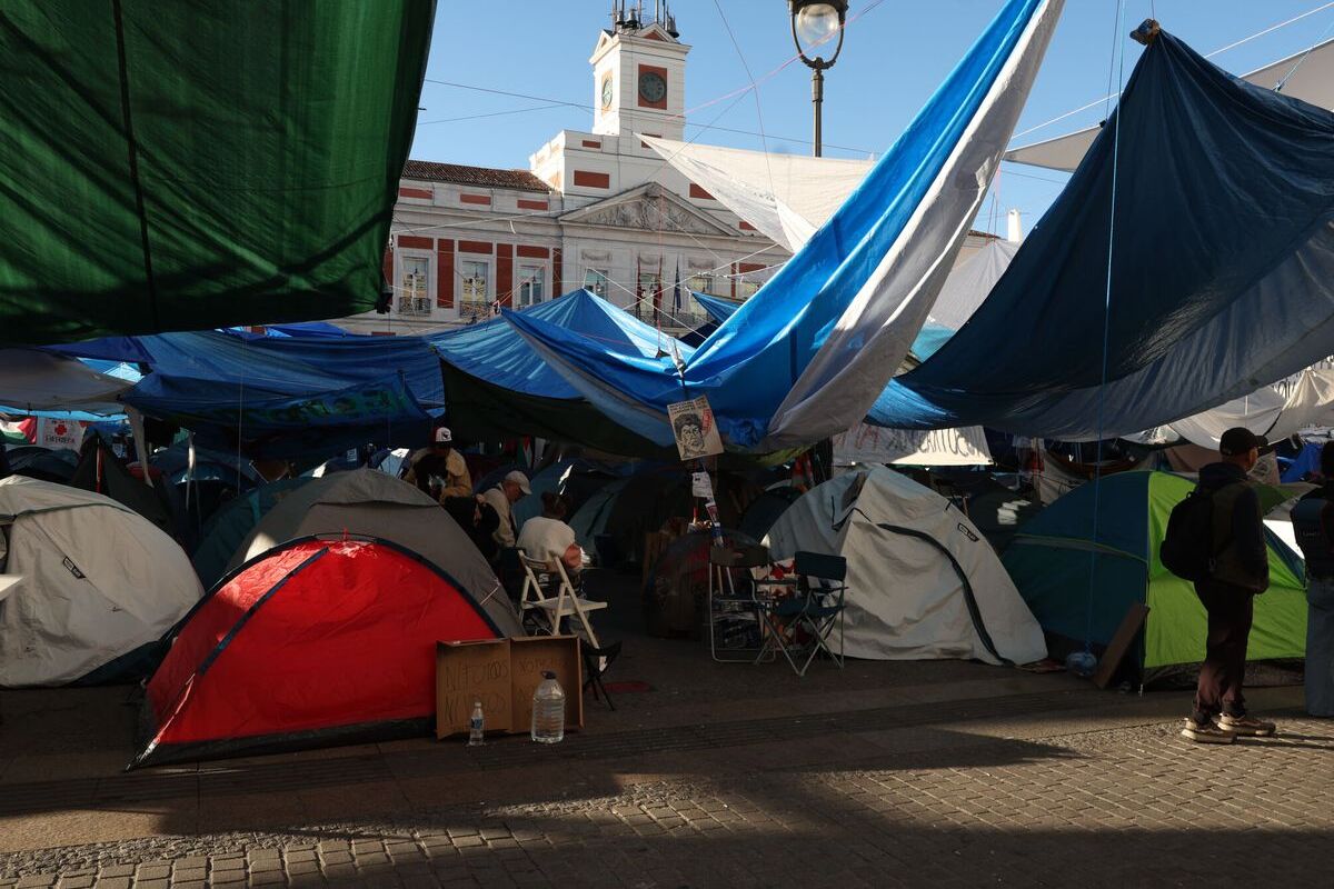 Un acampado de Sol agrede y amenaza con asesinar poniendo un cuchillo en el cuello a una joven belga de 18 años