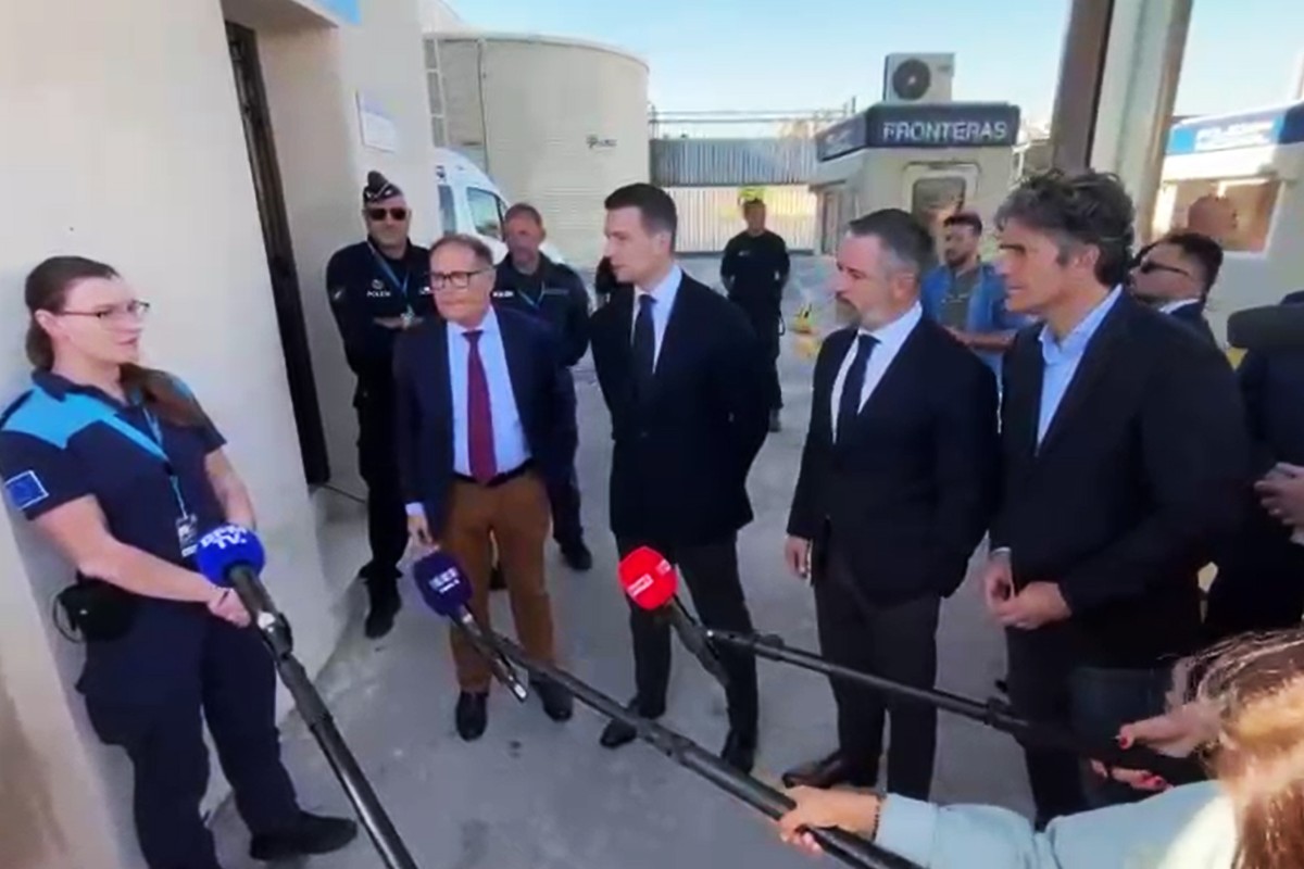 Santiago Abascal y Jordan Bardella visitan el puesto de Frontex en Ceuta: «Los patriotas españoles y franceses estamos unidos en la protección de nuestra Frontera Sur»
