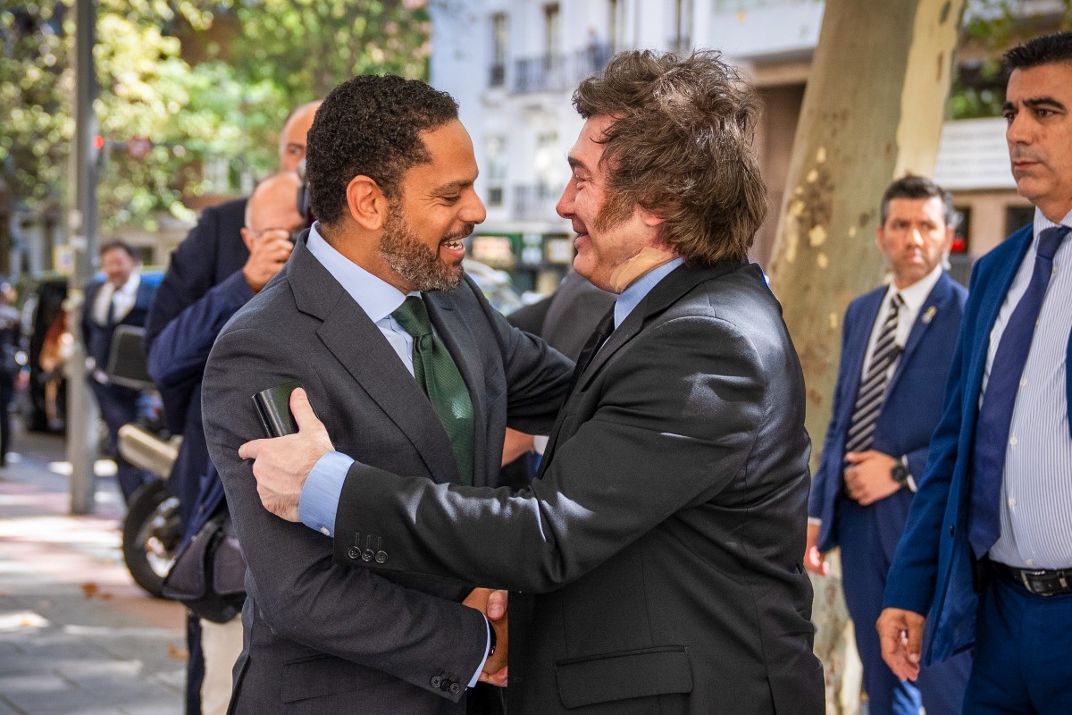 Ignacio Garriga y Jorge Martín Frías reciben a Javier Milei en la Fundación Disenso y le agradecen «su labor y su trabajo» a favor de la libertad