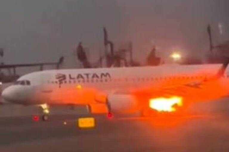 Evacúan un avión de LATAM en Lima tras registrarse un incendio en la zona de un ala
