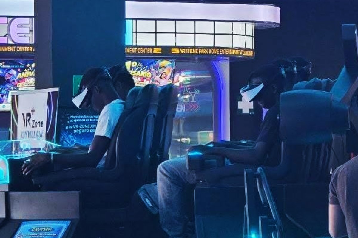 ONG subvencionadas llevan a menas a un centro de realidad virtual de Tenerife mientras 20.000 niños canarios carecen de ropa o zapatos nuevos