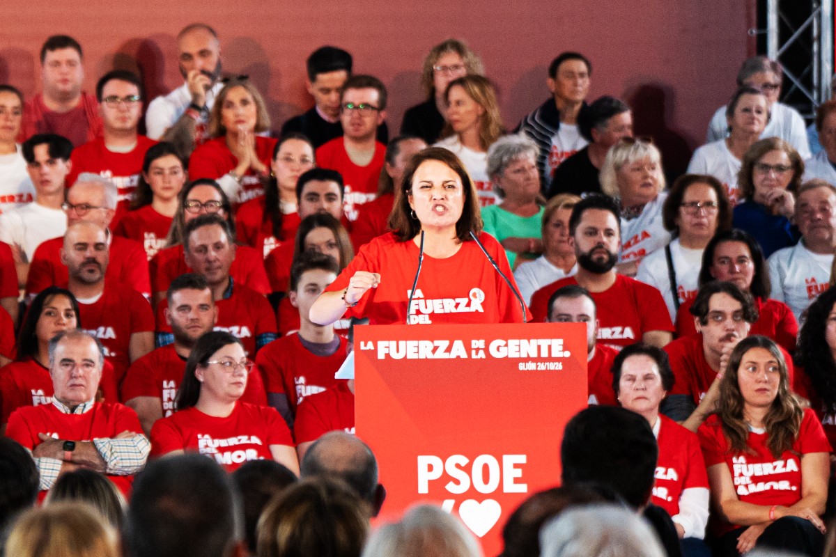 VOX presenta una querella contra Adriana Lastra por permitir la violenta protesta ultraizquierdista contra su acto en Avilés (Asturias)