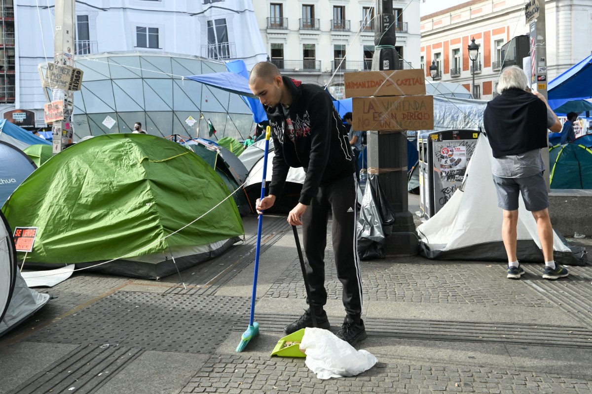 Los comerciantes de Sol empiezan a acusar las consecuencias de la acampada: «Hemos pasado de 11.000 a 1.000 € de caja al día»