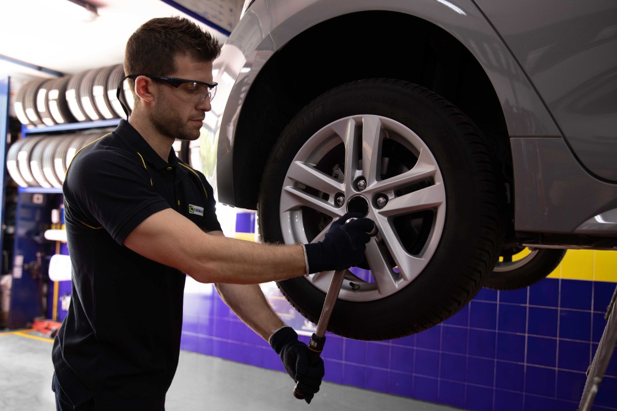 Los neumáticos de coches eléctricos pueden desgastarse hasta un 20% más rápido que los de combustión