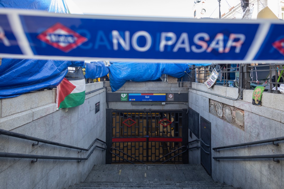 Asociaciones de personas con discapacidad denuncian la pésima accesibilidad a la Puerta del Sol por culpa de la acampada