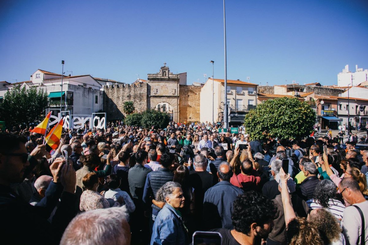 Santiago Abascal defiende en Plasencia (Cáceres) la «prioridad nacional»: «Los españoles no pueden seguir discriminados en su propia patria»