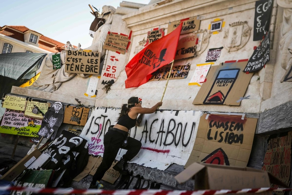 «Sí se puede»: la Policía portuguesa desaloja las acampadas en Lisboa y Oporto, y detiene a los manifestantes