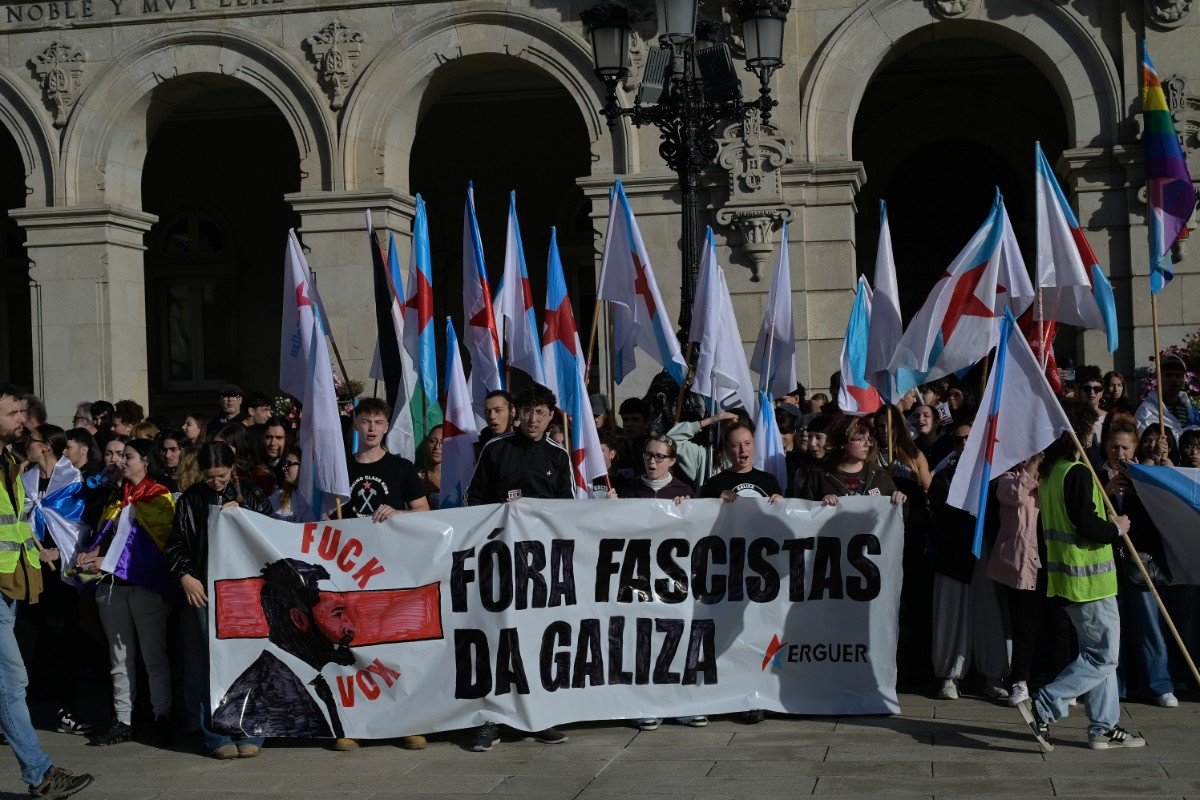 Jupol afirma que autorizar una manifestación ‘antifa’ que pretendía reventar la comparecencia de Santiago Abascal en La Coruña «ha puesto en grave riesgo el orden público»