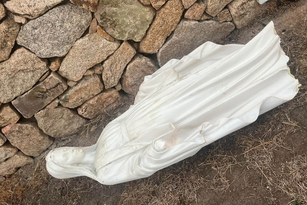 Vandalizan y destruyen una estatua de la Virgen María en Córcega: el alcalde exige una respuesta «firme y rápida»