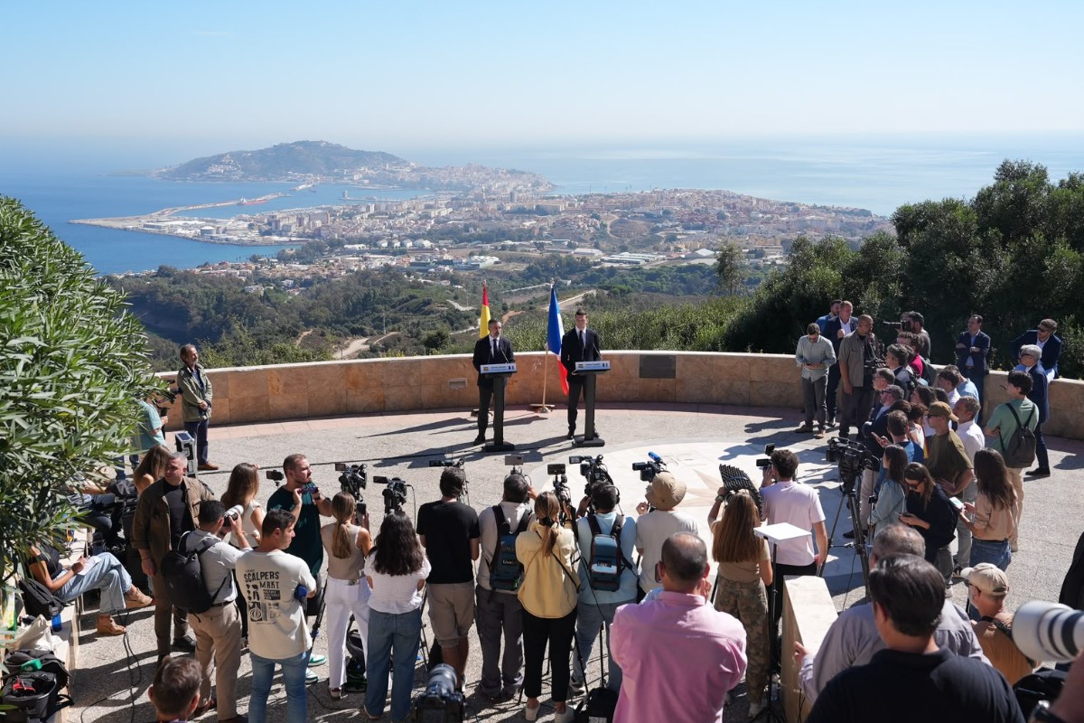Jordan Bardella denuncia en Ceuta junto a Santiago Abascal que las políticas migratorias de Pedro Sánchez «ponen en peligro» a toda Europa